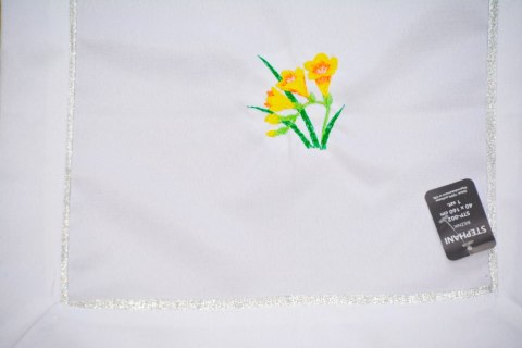 Bieżnik z haftem kwiatowym Bieżnik z haftem kwiatowym